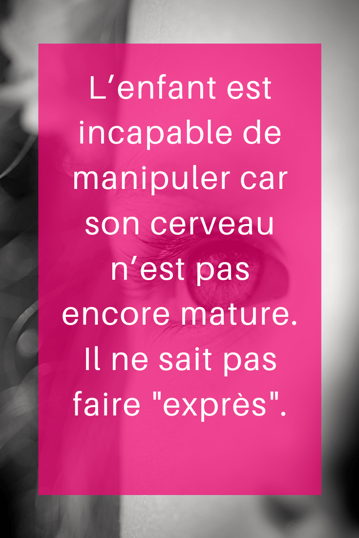 L'enfant ne sait pas manipuler